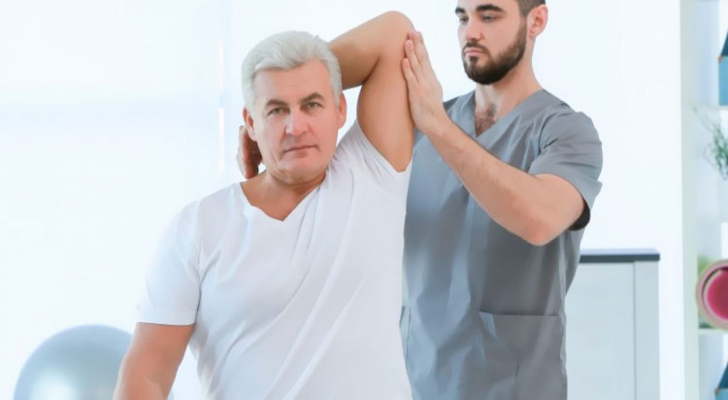 تعرفوا على الأمراض التي تحتاج لعلاج طبيعي لدى كبار السن - فيديو